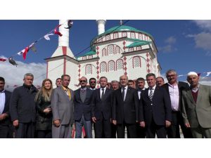Buharkent’te Hayırsevenlerin Yaptırdığı Cami İbadete Açıldı