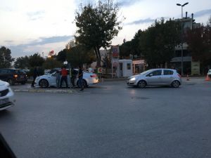 Çocuklar Düğün Arabasından Para Almak İçin Canlarını Hiçe Saydı