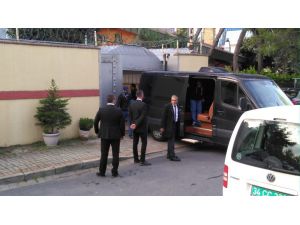 Sabah Saatlerinde Konsolosluk Önünde Hareketli Anlar Yaşandı