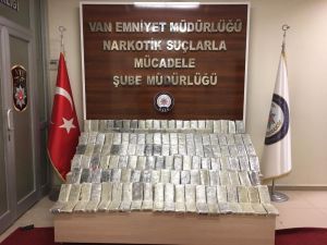 Van Polisi 2 Ayrı Operasyonda 105 Kilo Eroin Ele Geçirdi