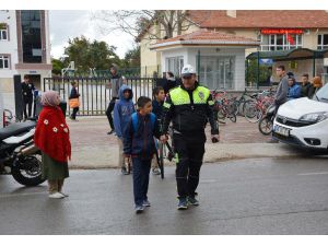 Trafik Polislerinden Örnek Davranış