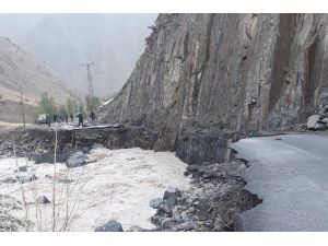 Hakkari Kırıkdağ Köyünde Sel: 6 İşçi Mahsur Kaldı