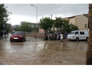 Siirt’te Sağanak Nedeniyle Ev Ve İş Yerlerine Su Bastı