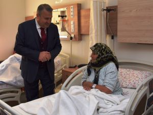 Başkan Çerçi’den Hastalara ’Geçmiş Olsun’ Ziyareti