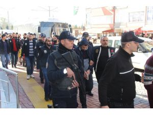 Deaş Operasyonunda Yakalanan 11 Kişiden 3’ü Tutuklandı