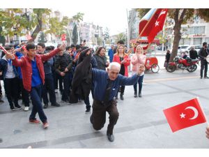 Davullu-zurnalı Cumhuriyet Bayramı Kutlaması