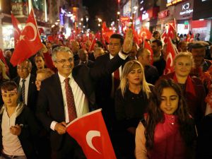 Karşıyaka’da Cumhuriyet’e Muhteşem Kutlama