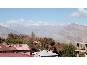 Çukurca Dağlarına Yılın İlk Karı Yağdı