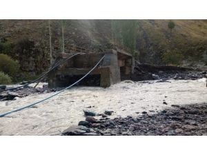 Köylüler Sel Felaketini Görüntüledi