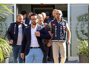 Antalya’da Meyhane Basıp Darp Ederek Zorla Senet İmzalattırıldığı İddiası
