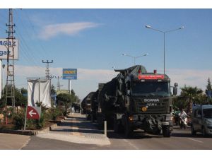 Suriye Sınırına Tank Ve Fırtına Obüs Sevkıyatı