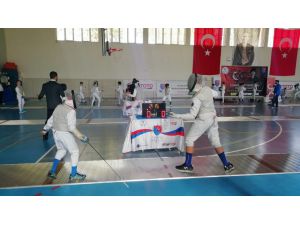 Gölbaşı’nda Eskrim Cumhuriyet Turnuvası Başladı