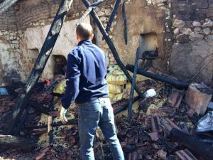 Aslanapa’da Yangın: 1 Ev, 1 Samanlık, 1 Traktör Ve 1 Otomobil Kül Oldu