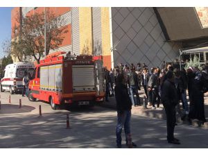 İş Merkezinin 42. Katından Atladı, Avm’nin Çatısına Düşerek Ağır Yaralandı