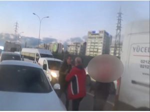 İstanbul’da Trafikte Tekme, Yumruk Ve Bıçaklı Kavga