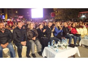 Burhaniye’de Arif Şentürk Konseri Coşturdu