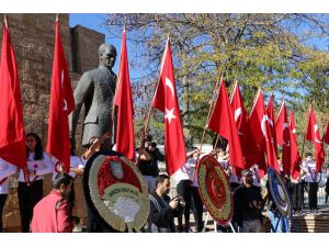 Sivas’ta İstiklal Marşı Okunurken Hayat Durdu
