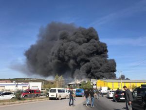 Sakarya’da Sanayi Sitesinde Yangın