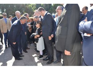 Balıkesir’de Cumhuriyet Bayramı Çelenk Sunumu İle Başladı