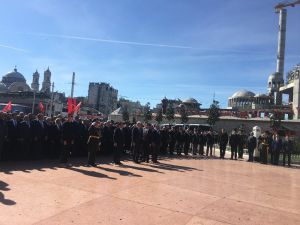 Taksim’de Çelenk Gerginliği