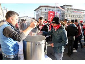 Sivas Belediyesi’nden Taraftara Sıcak Çorba İkramı