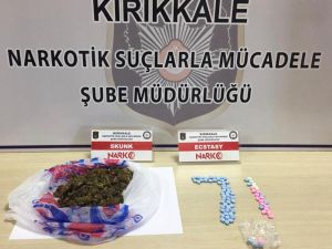 Öğrencilere Uyuşturucu Satmak İsterken Yakalanan Şahıs Tutuklandı
