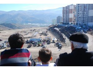 Yarışı İzlemek İçin Dağı Taşı Doldurdular