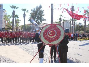 Kuşadası’nda Cumhuriyet Bayramı Kutlamaları Çelenk Koyma Töreni İle Başladı