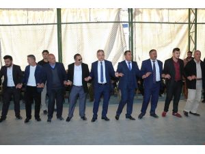 Vali Toprak, Koç Ailesinin Düğününde Halay Çekti