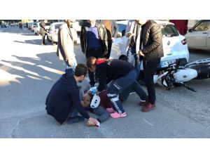Motosiklet İle Otomobil Çarpıştı: 1 Yaralı