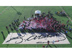 132 Kadın 4 Bin 356 Motiften Oluşan Dev Atatürk İmzası Ördü