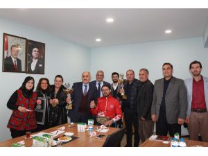 Erzurum Kent Konseyi Milli Sporcu Seven’i Altınla Ödüllendirdi