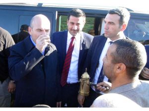 Bakan Soylu, Yolda El Sallayan Köylünün Mırra İkramını Geri Çevirmedi