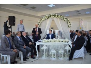 Fransız Ve Türk Başkan Nikah Kıydı