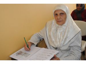 Kayyum Belediyenin Açtığı Kursa Katılan 70 Yaşındaki Nahide Arı’nın Okuma Azmi Örnek Oluyor