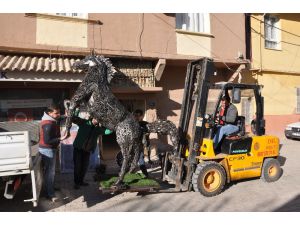Hurdadan Yapılan At Ve Geyik Heykeli Başkent’te Görücüye Çıkıyor