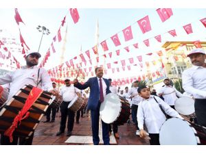 Maltepe Cumhuriyet’i Davullarla Karşıladı