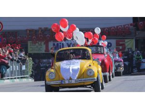 29 Ekim Kutlamalarına Klasik Otomobiller Damgası