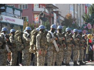 Cumhuriyet Bayramı Etkinliklerinde Vatandaşlara Gül Suyu Sıkıldı