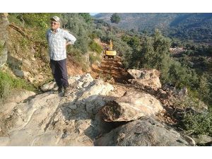 Akçalı’da Zeytinlik Arazilere Yol Yapıldı