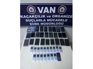 Van’da 62 Adet Kaçak Cep Telefonu Ele Geçirildi