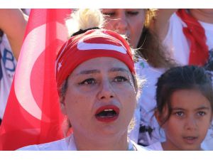 Binlerce Kadın Aynı Anda İstiklal Marşı Ve Andımız’ı Okudu