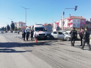 Kütahya Tavşanlı’da Trafik Kazası: 2 Yaralı