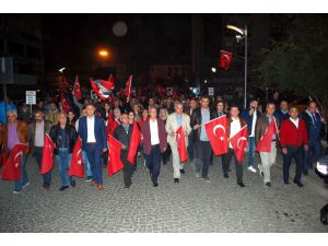Salihli, Cumhuriyet Bayramı’nda Fener Alayı İle Aydınlandı