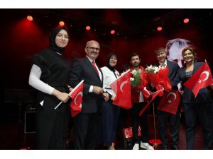 Antalyalılar Cumhuriyet Bayramı’nı Yalın’la Kutladı