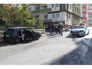 Konya’da Otomobiller Çarpıştı: 5 Yaralı