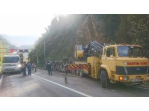 Kamyon Devrildi, Sürücü Kazayı Hafif Sıyrıklarla Atlattı