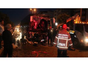 Yolcu Otobüsü Tıra Çarptı: 1 Ölü, 17 Yaralı