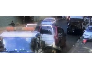 İstanbul’da Tamirci Adam Çekiciden Düşen Araçla Minibüs Arasında Kaldı
