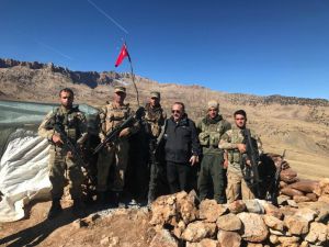 Mehmetçik 2700 Rakımlı Dağda Kuş Uçurtmuyor